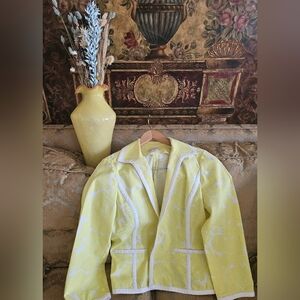 NWOT Chico's Yellow/White Short Fitted Blazer